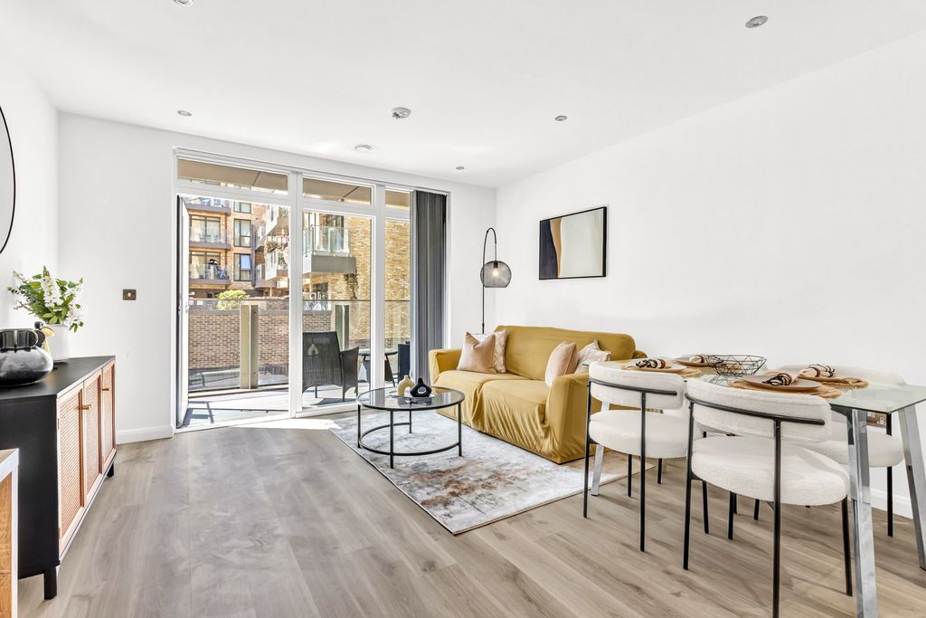 Property photo 2 of 21