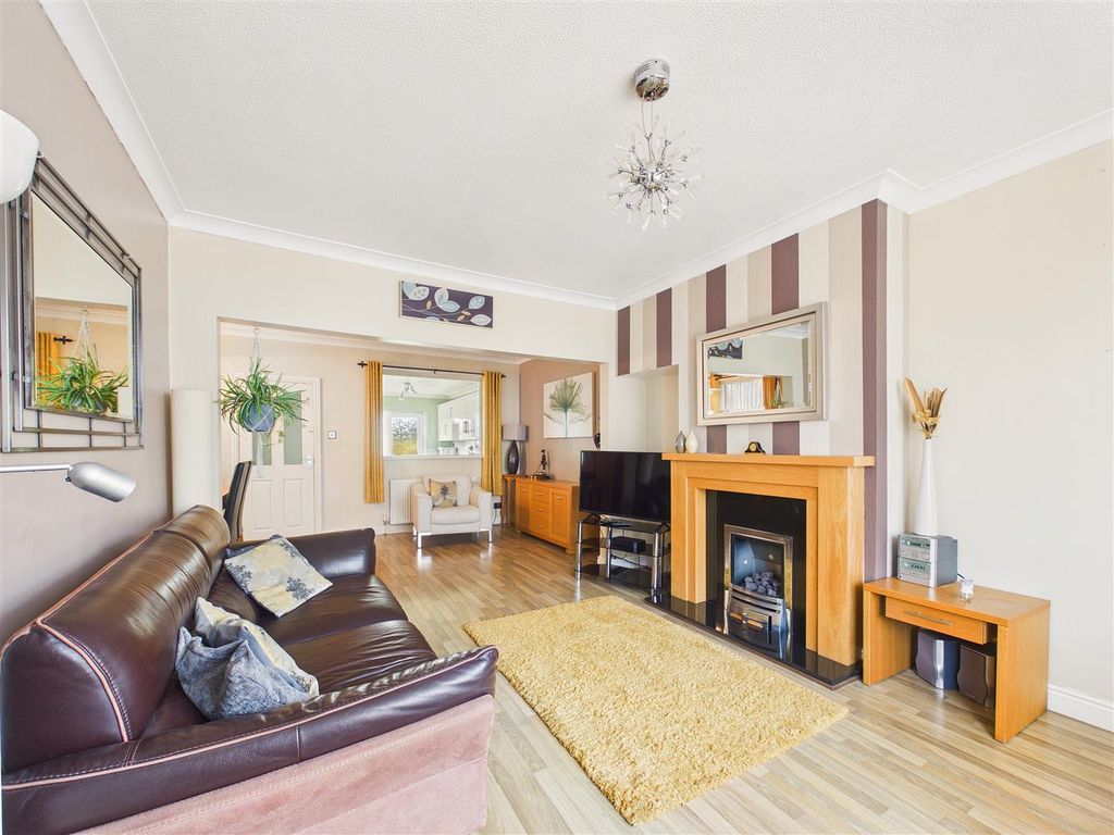 Property photo 2 of 13 Cam05451G0-Pr0228-Still004.Jpg