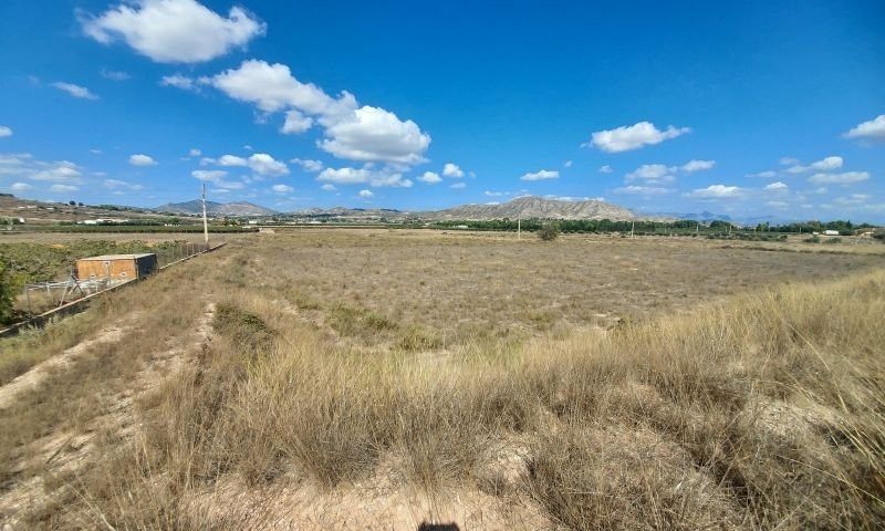Property photo 1 of 2