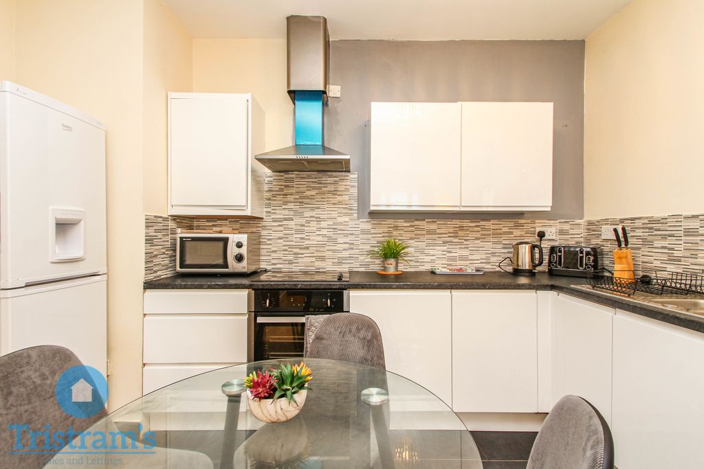 Property photo 3 of 12 Img_3836