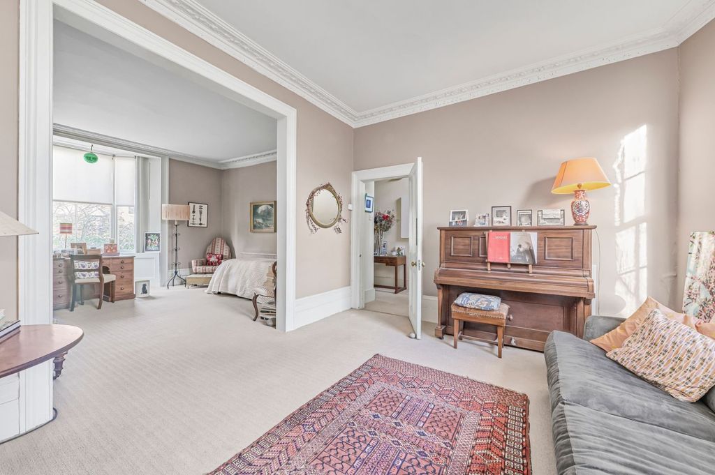 Property photo 2 of 18 Picture No. 25