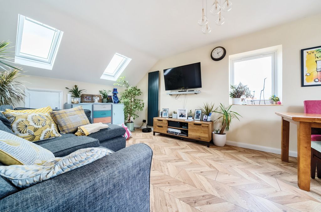 Property photo 2 of 16 1342480-1-68A5Fe6...