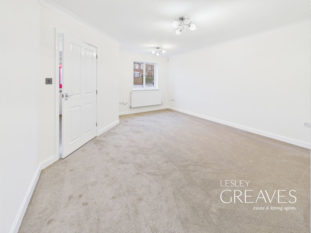 Property photo 2 of 20 Living Room