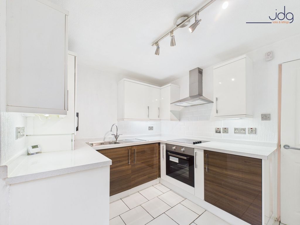 Property photo 3 of 12 Kitchen