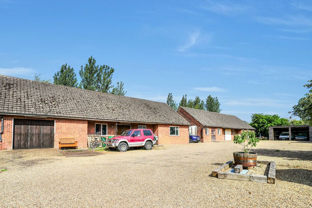 Property photo 2 of 37
