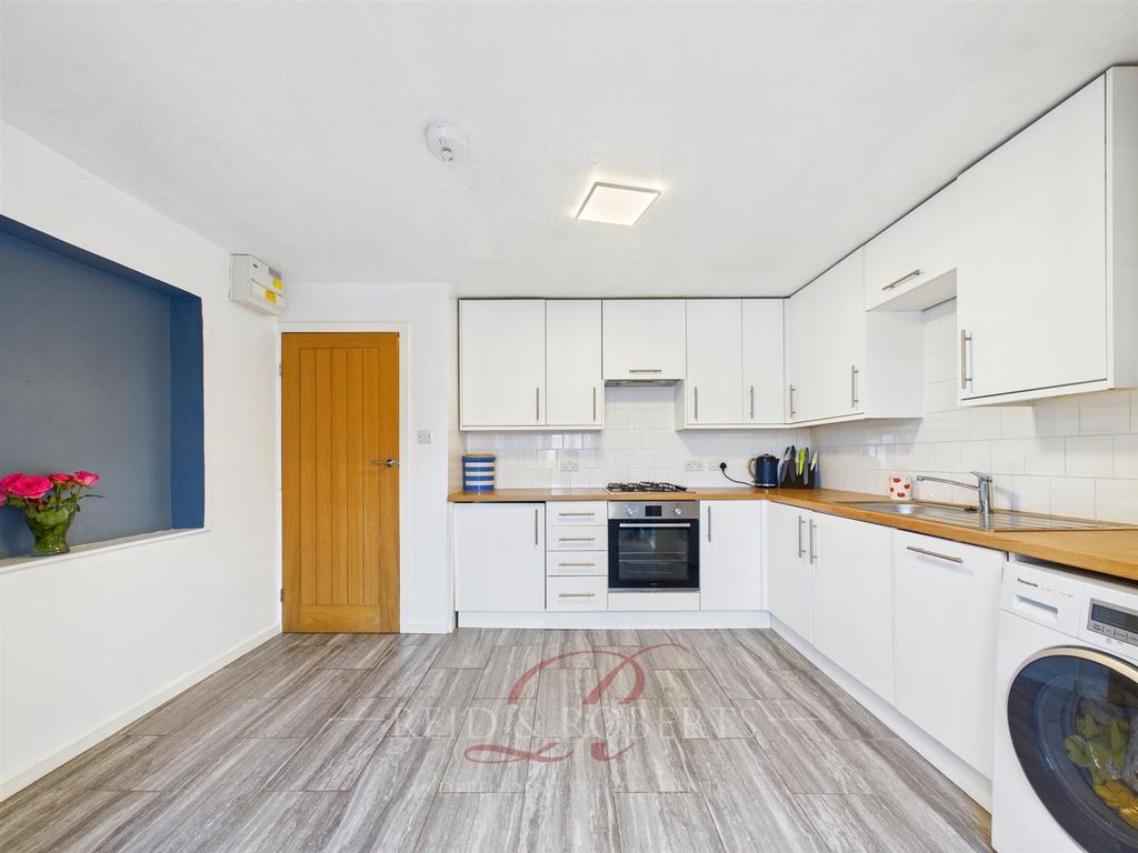 Property photo 2 of 18 Cam05148G0-Pr0072-Still007.Jpg