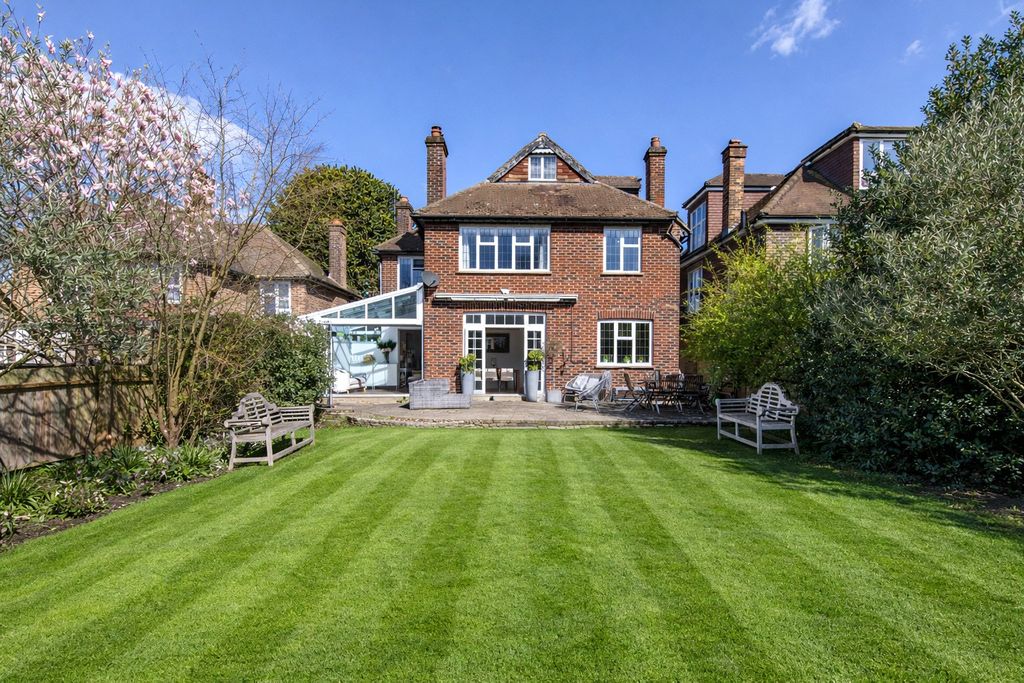 Property photo 3 of 20 Garden