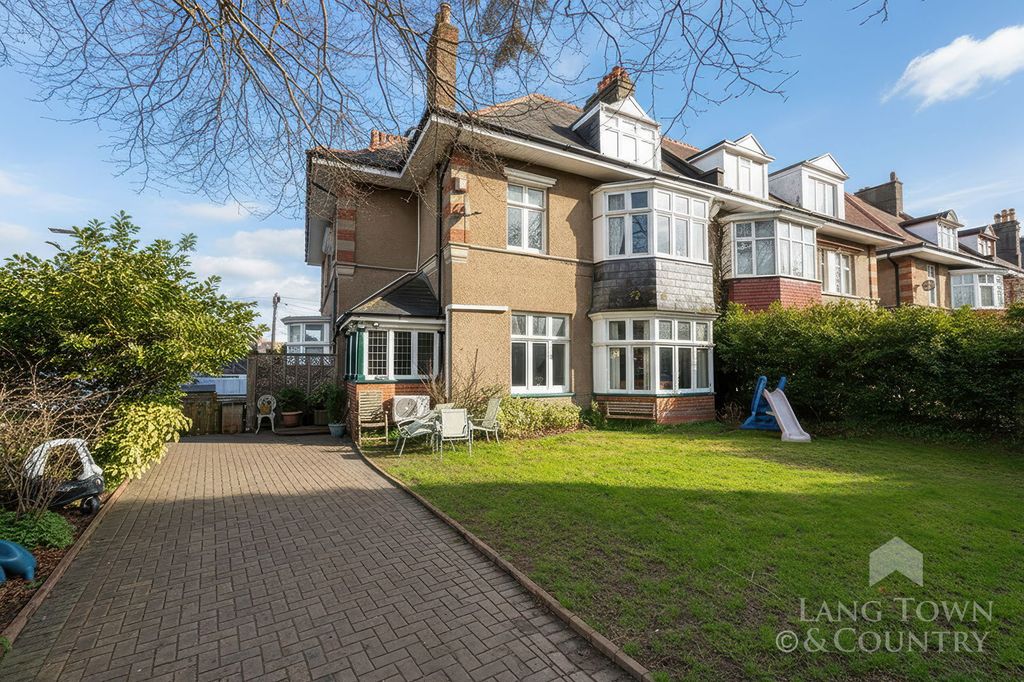 Property photo 1 of 33