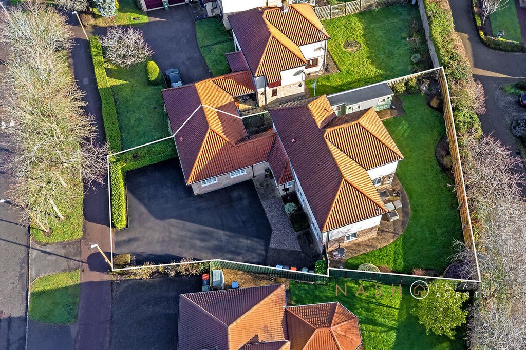 Property photo 2 of 37