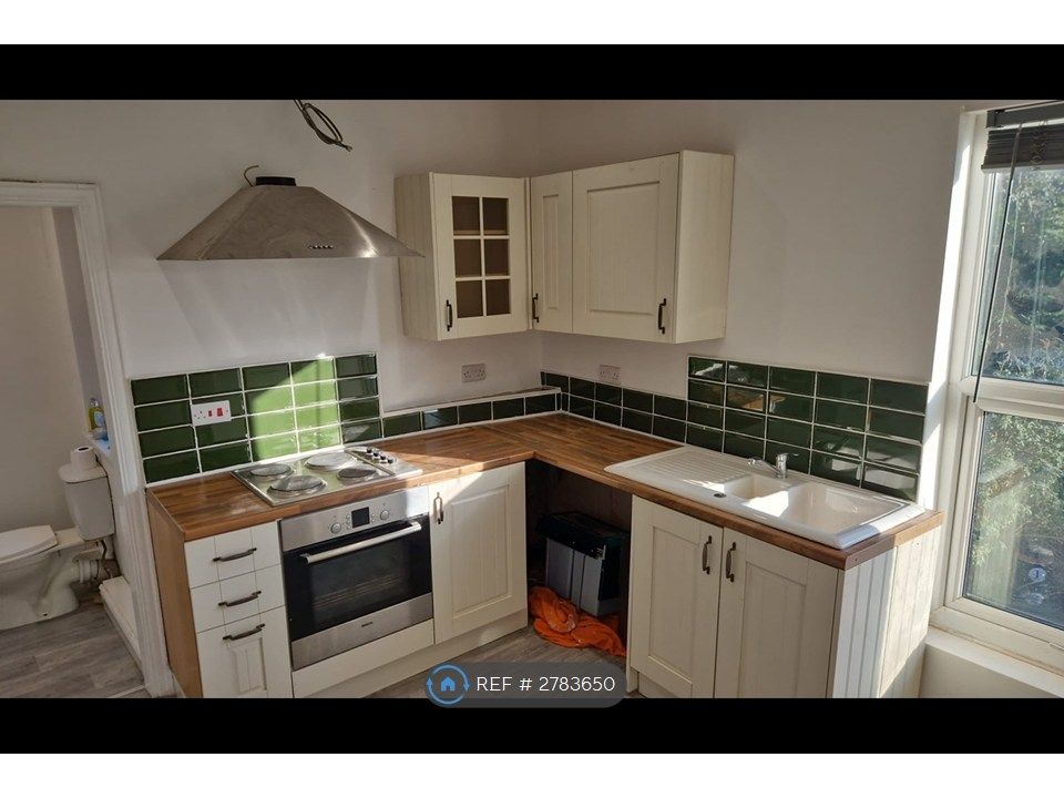 Property photo 1 of 17 Kitchen Awaiting Washing Machine Plumbing In