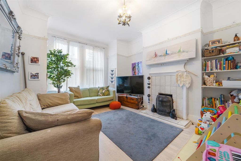 Property photo 1 of 11 Tremaine Road-4.Jpg