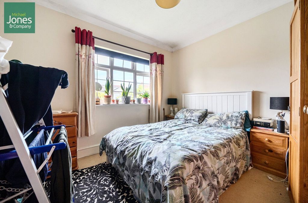 Property photo 2 of 9 Main Bedroom