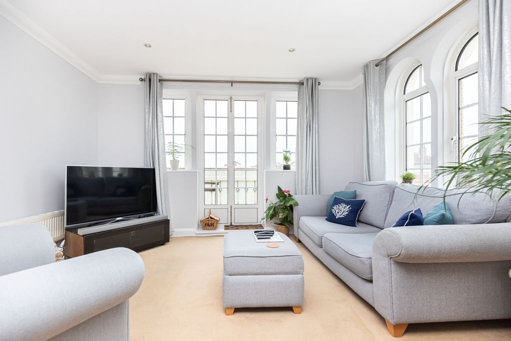 Property photo 3 of 18 346A6221