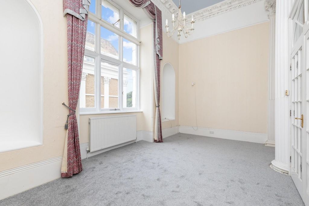 Property photo 3 of 18 Flat 8-1.Jpg