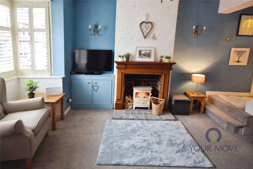 Property photo 3 of 18 Lounge