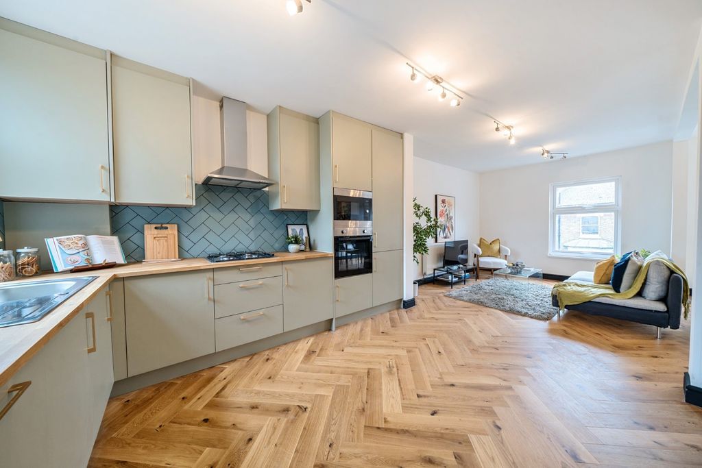 Property photo 3 of 19 Picture No. 25