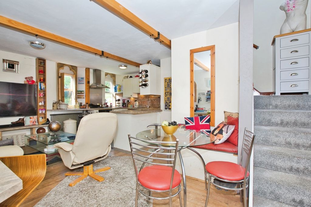 Property photo 2 of 17 Photo