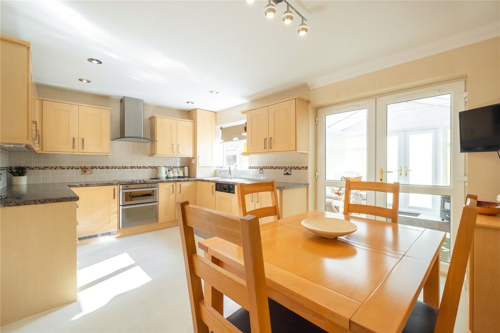 Property photo 3 of 21 Dining Kitchen