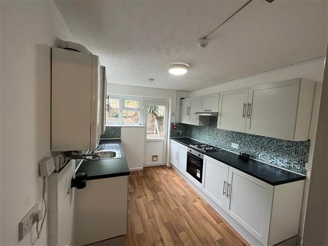 Property photo 2 of 11 Kitchen