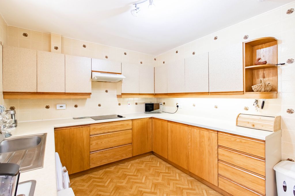 Property photo 2 of 33 Kitchen