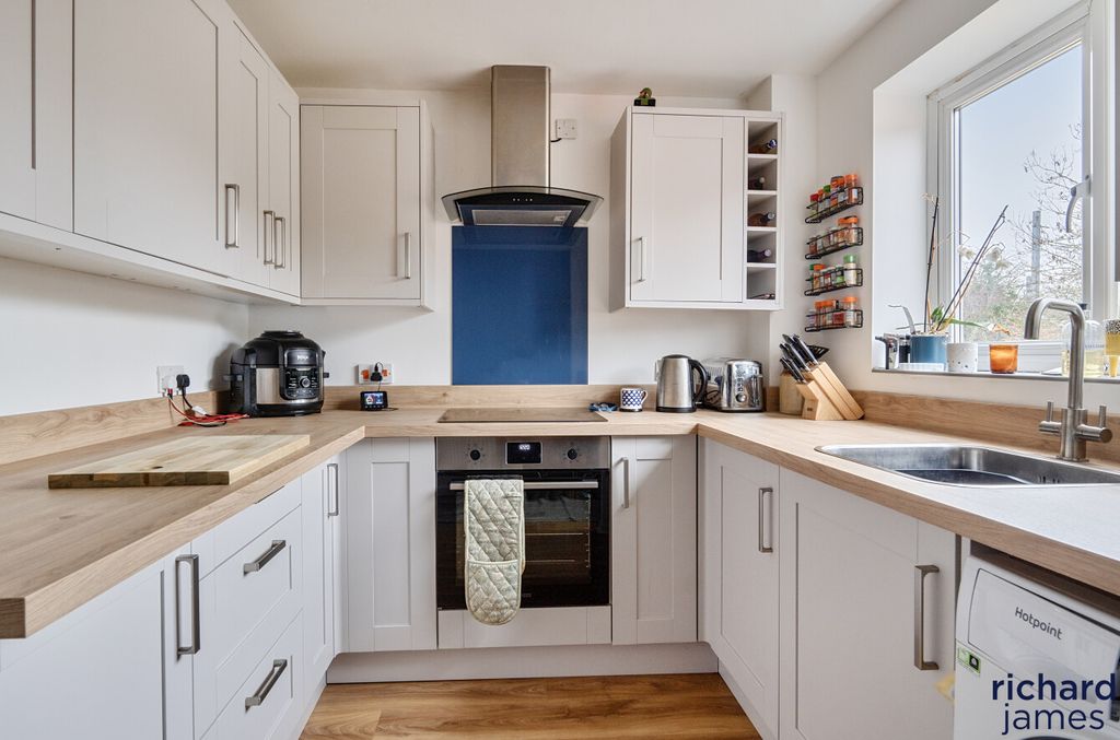 Property photo 2 of 12 282ee1Fc4Cff4B3Fb77713044496258d