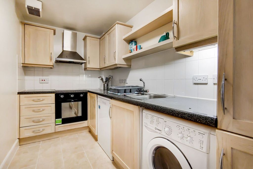 Property photo 3 of 12