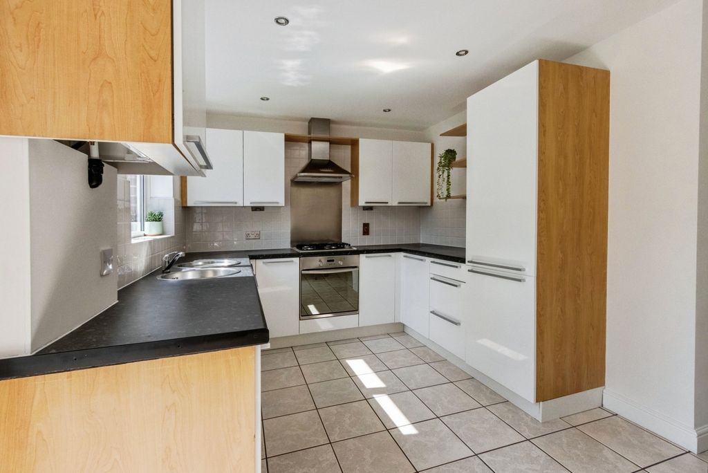 Property photo 3 of 17 Pbox-Img.Jpg