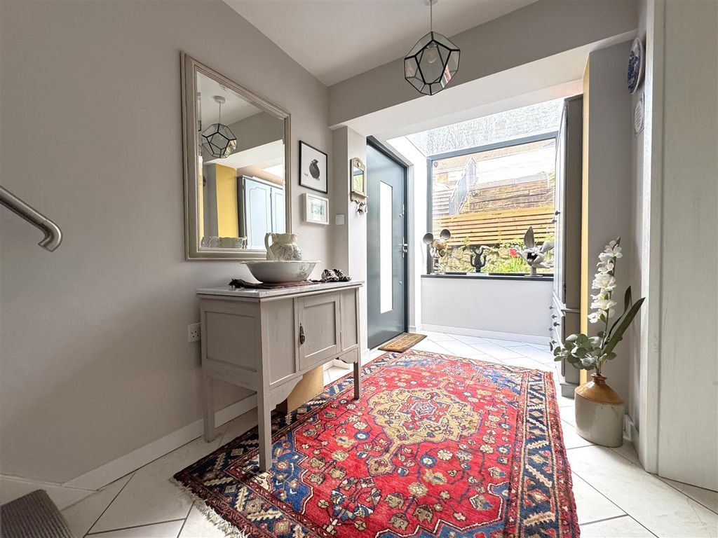 Property photo 2 of 26 Entrance Hall