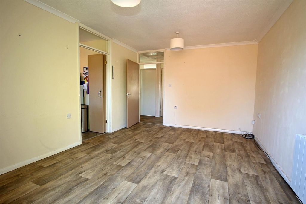 Additional image 4 of 2 bed flat for saleThe Limes, London Road, Halesworth IP19