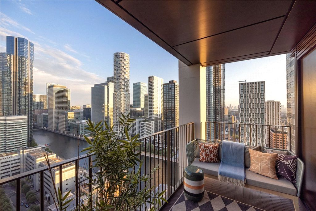 Property photo 3 of 17 Balcony