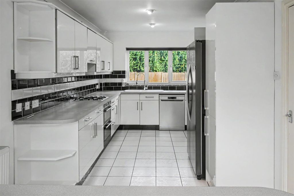 Property photo 2 of 23 Kitchen/Breakfast Room