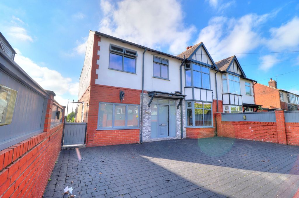 Property photo 1 of 61