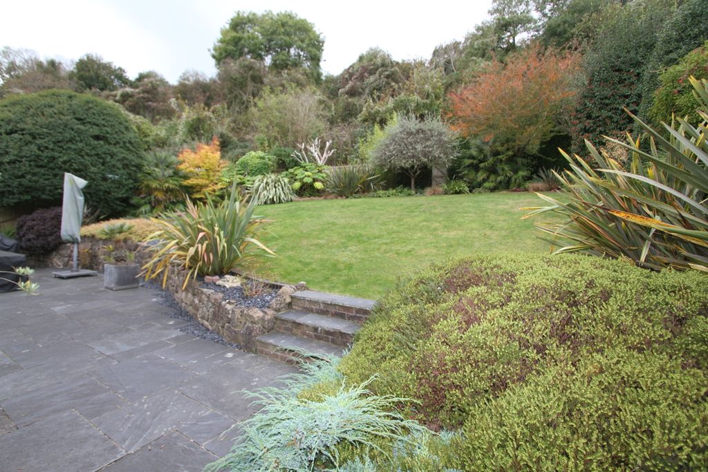 Property photo 2 of 31