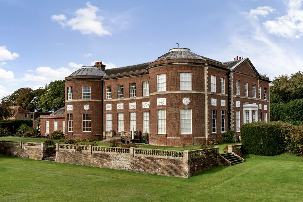 Property photo 1 of 25 Hertsmonceux Place