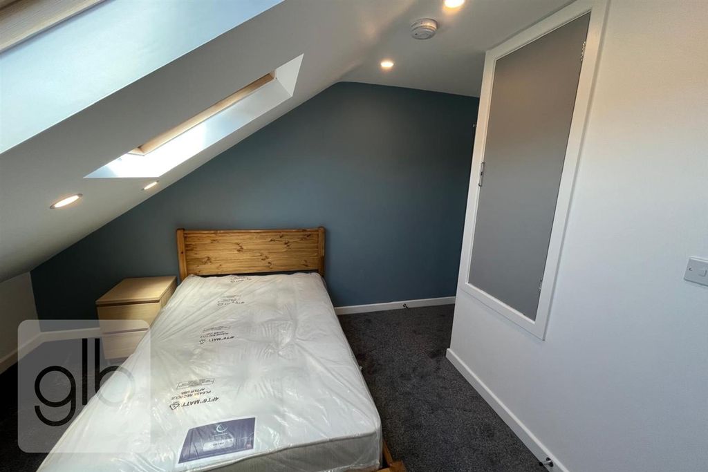 Property photo 2 of 9 20.Png