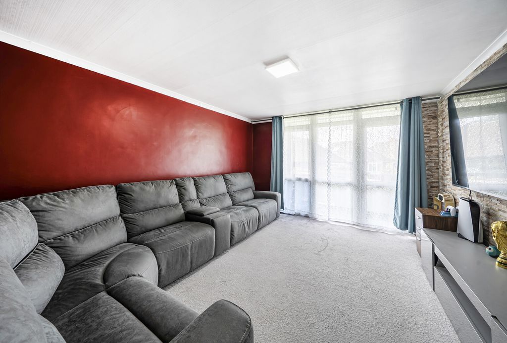 Property photo 1 of 10 1480347-8-6A3268B...