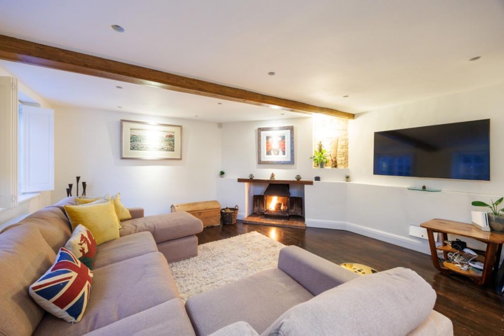 Property photo 3 of 21 Old Farmhouse (40 Of 48).Jpg