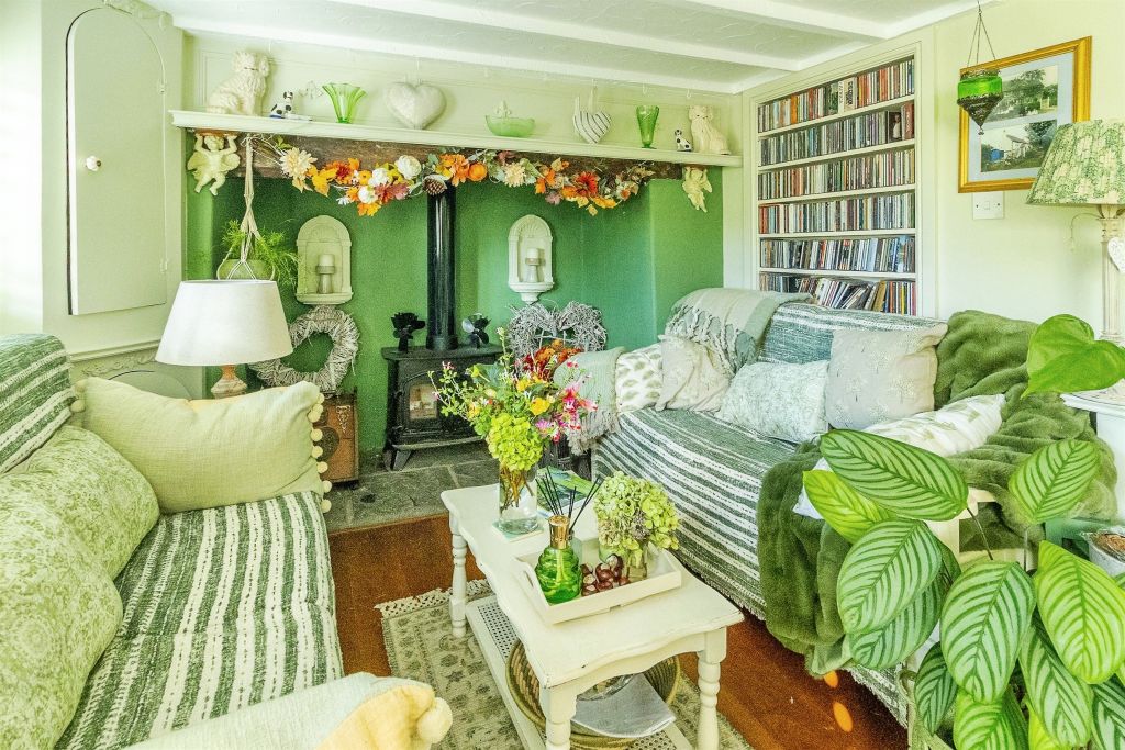 Property photo 2 of 27