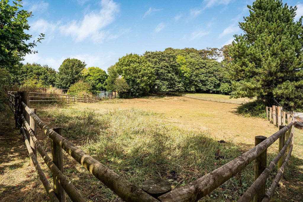 Property photo 1 of 2