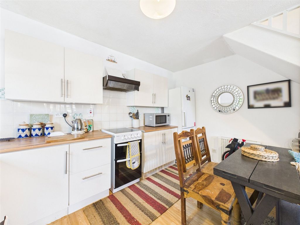 Property photo 3 of 11 Picture No. 12