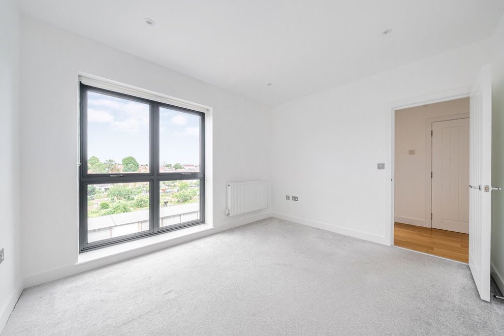 Property photo 3 of 16 Picture No. 14