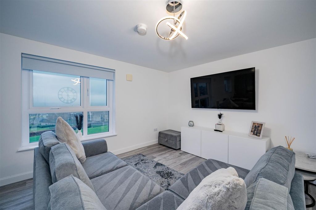 Property photo 3 of 16 Flat 27 101 Clepington Road Dundee-4.Jpg