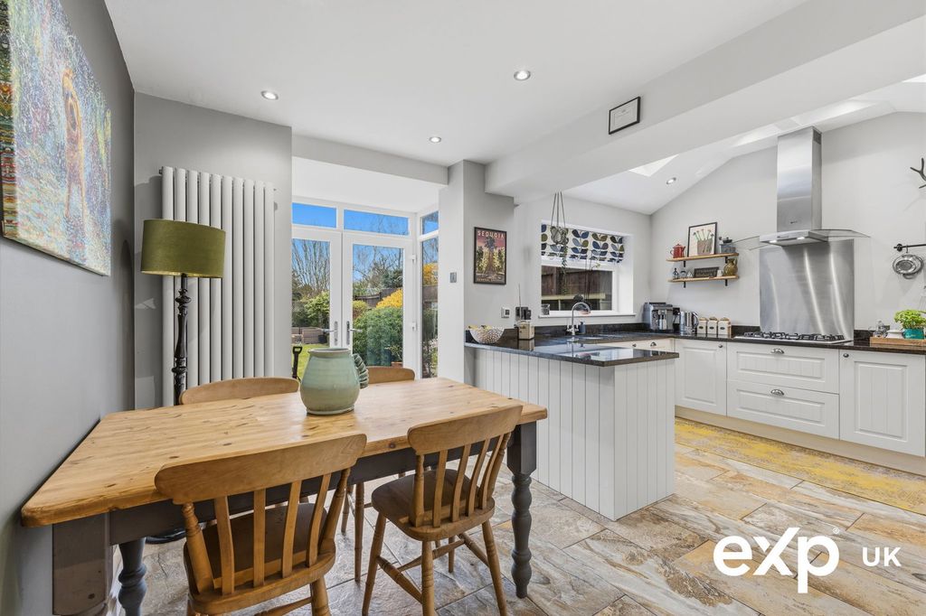 Property photo 3 of 34