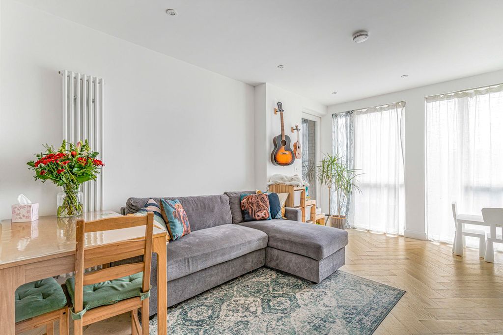 Property photo 3 of 19 Reception/Kitchen