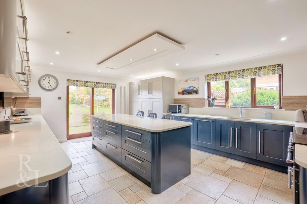 Property photo 3 of 46 Georgeland House (12).Jpg