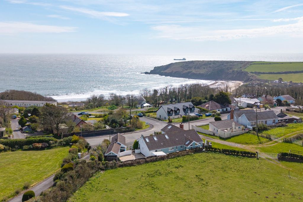 Property photo 2 of 43