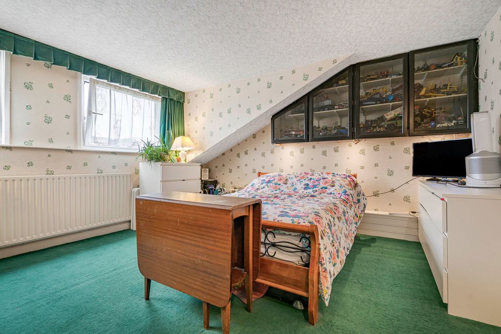 Property photo 3 of 27