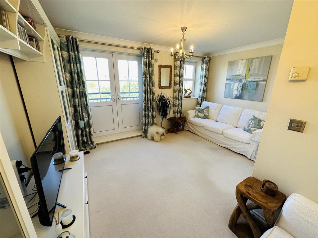 Property photo 3 of 30 Lounge.Jpg