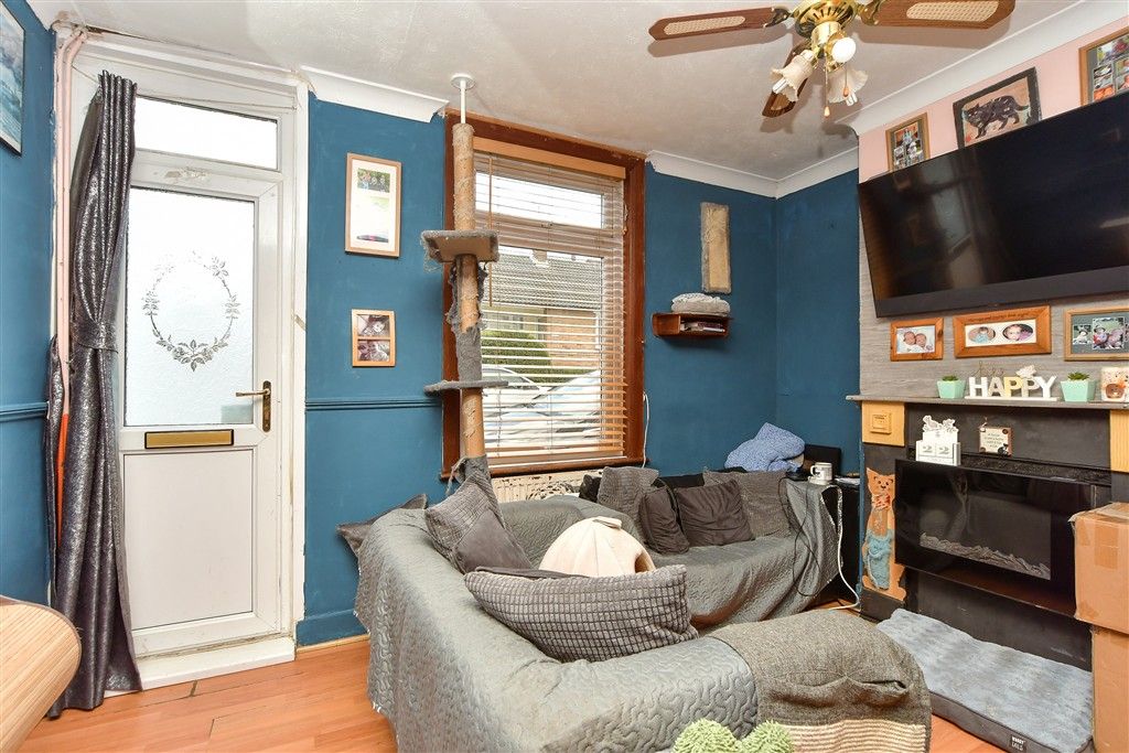 Property photo 3 of 10 Lounge