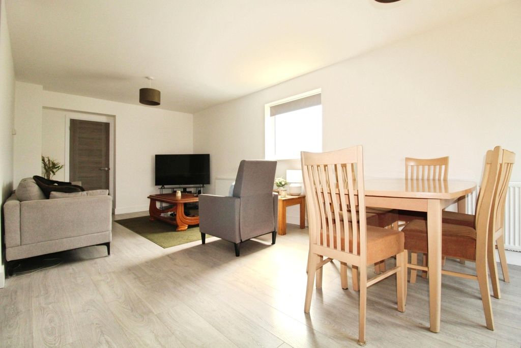 Property photo 3 of 34 Pbox-Img.Jpg